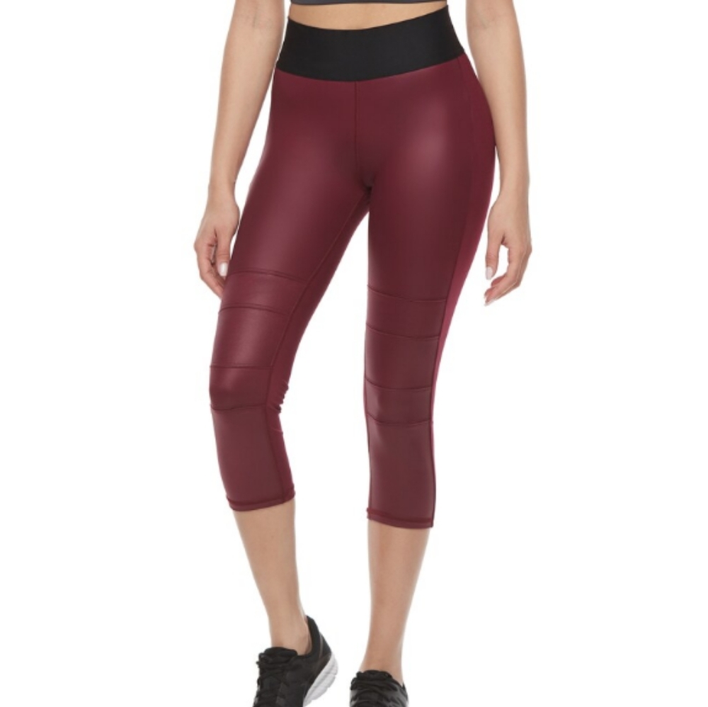 Her Universe Wonder Woman Capris NWOT